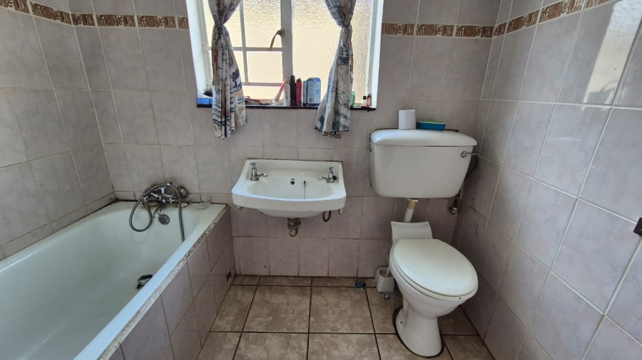 To Let 4 Bedroom Property for Rent in Queenstown Central Eastern Cape